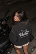 hoodie preta com arte "Ceate your own sunshine" em glitter branco