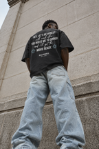 boxy-fit t-shirt unissexo com arte "BE HONEST" branca