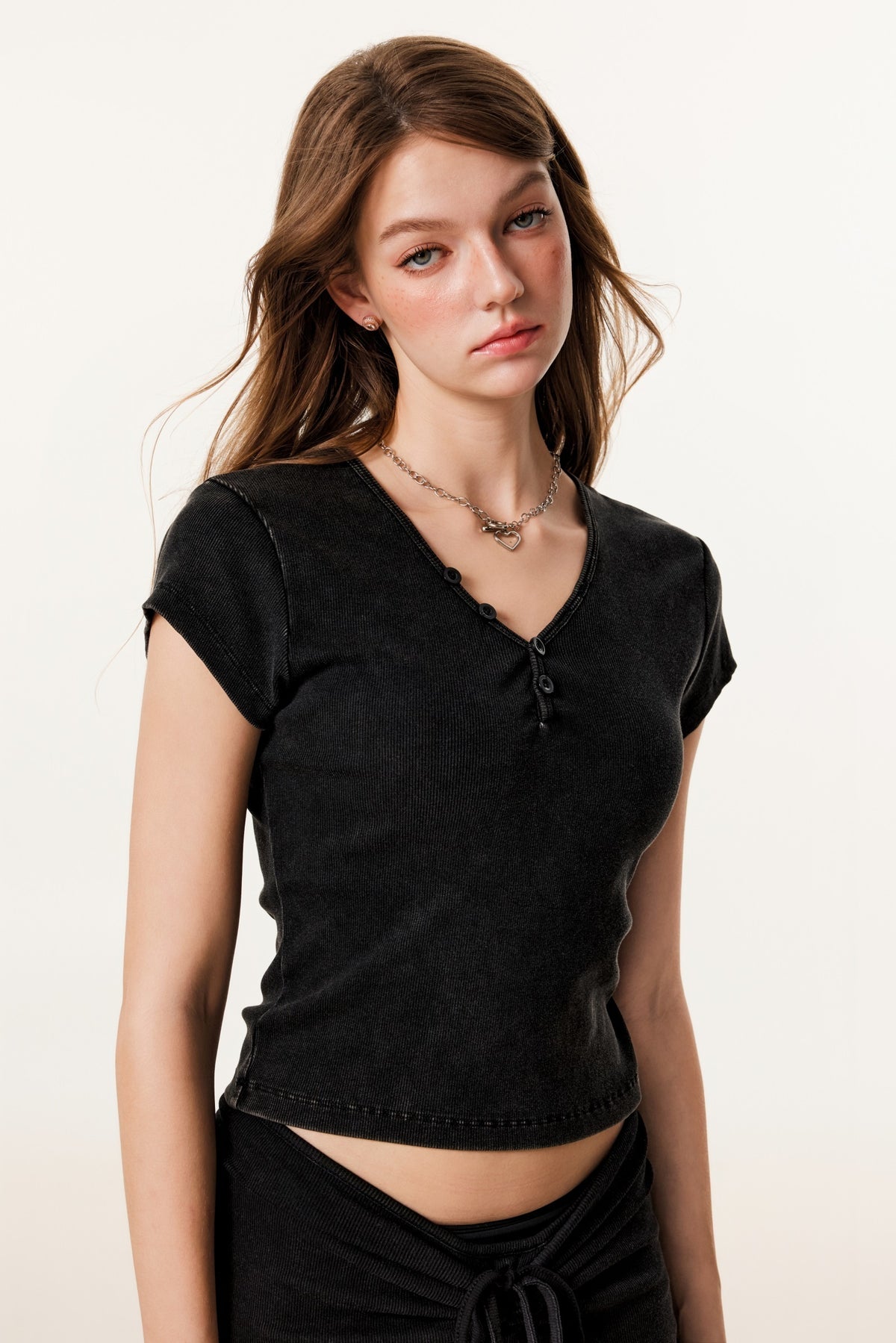 275GSM Women’s V-Neck Ski-Inspired Distressed-Wash T-shirt Snow wash