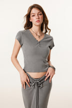 275GSM Women’s V-Neck Ski-Inspired Distressed-Wash T-shirt Medium gray
