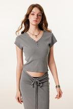 275GSM Women’s V-Neck Ski-Inspired Distressed-Wash T-shirt Medium gray