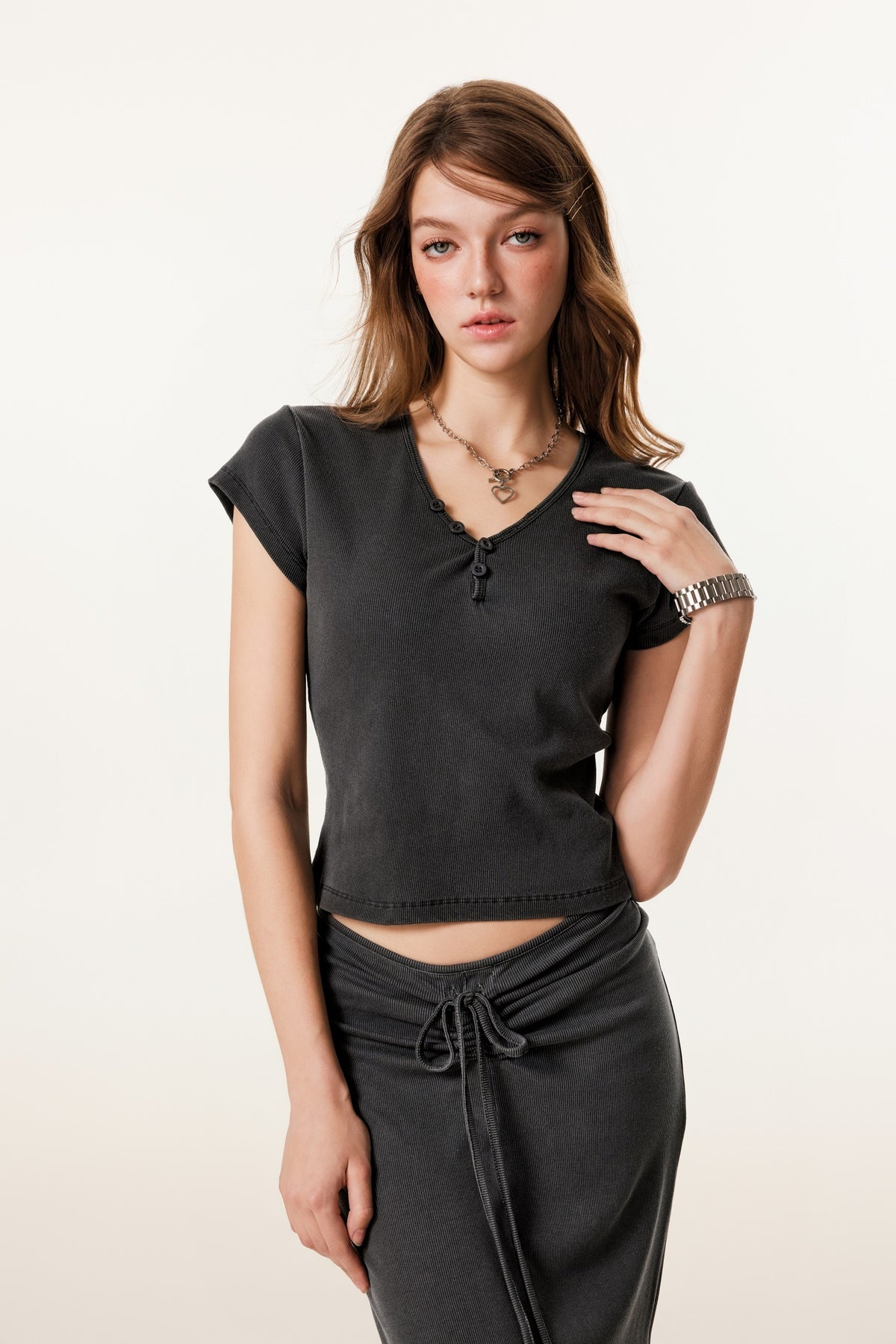 275GSM Women’s V-Neck Ski-Inspired Distressed-Wash T-shirt Dark gray