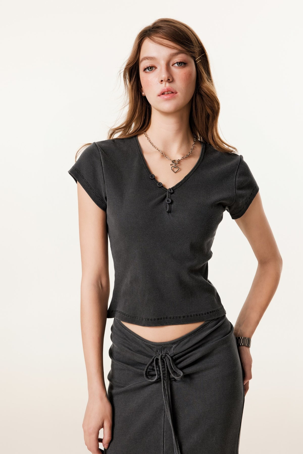 275GSM Women’s V-Neck Ski-Inspired Distressed-Wash T-shirt Dark gray